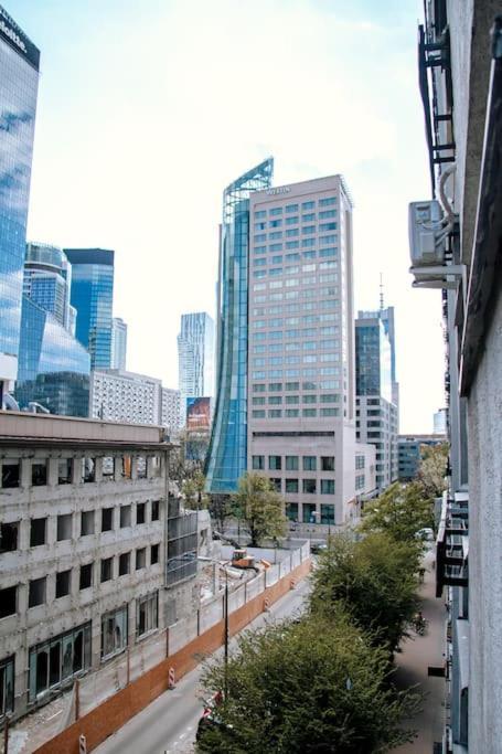 Przytulne Mieszkanie W Centrum Warschau Buitenkant foto